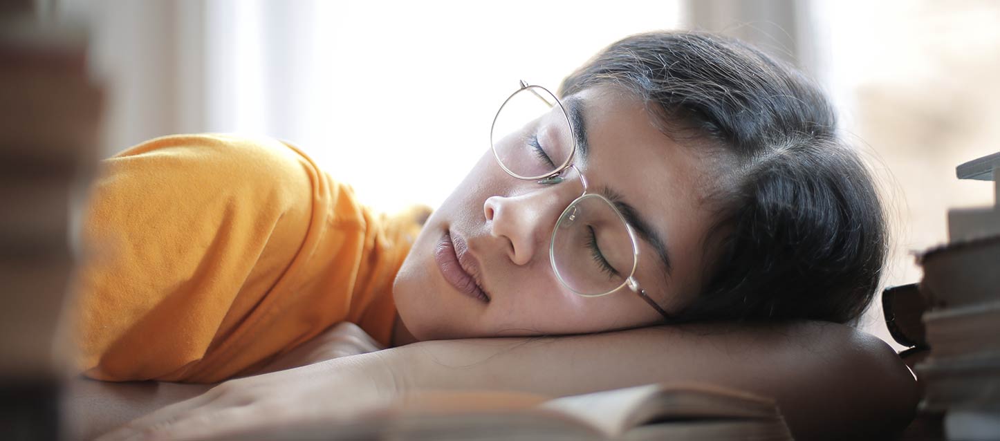 Voici de quelle façon le manque de sommeil affecte le rendement scolaire