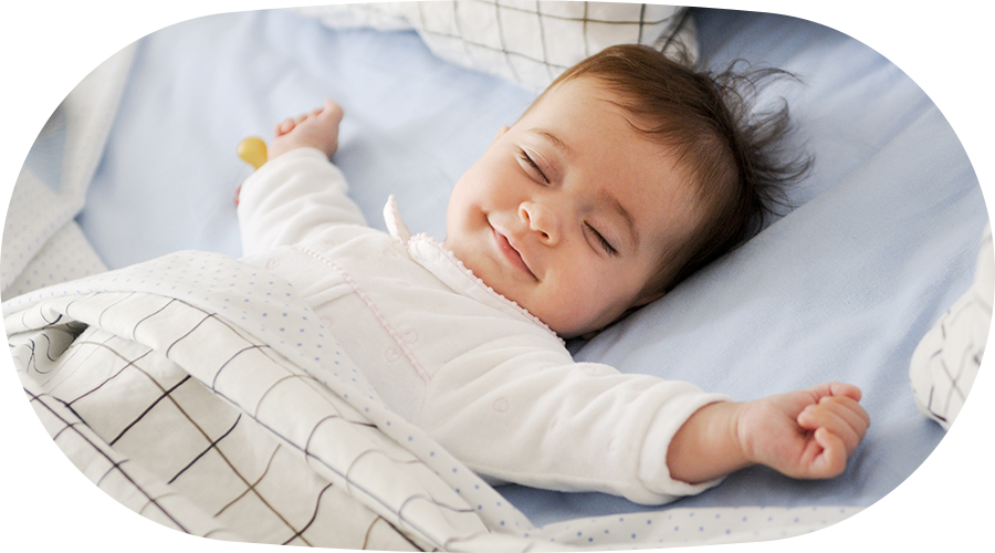 Bebé durmiendo sobre colchón transpirable