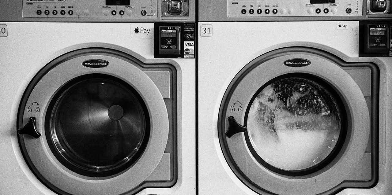Lávadora y secadora en blanco y negro