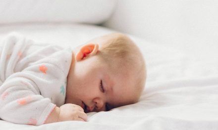 La posición correcta para dormir a un recién nacido