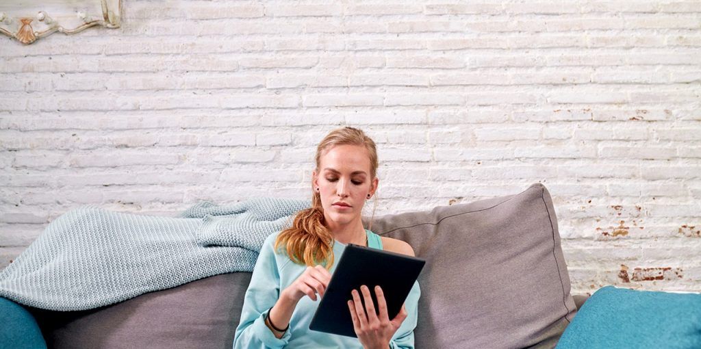 chica con tablet