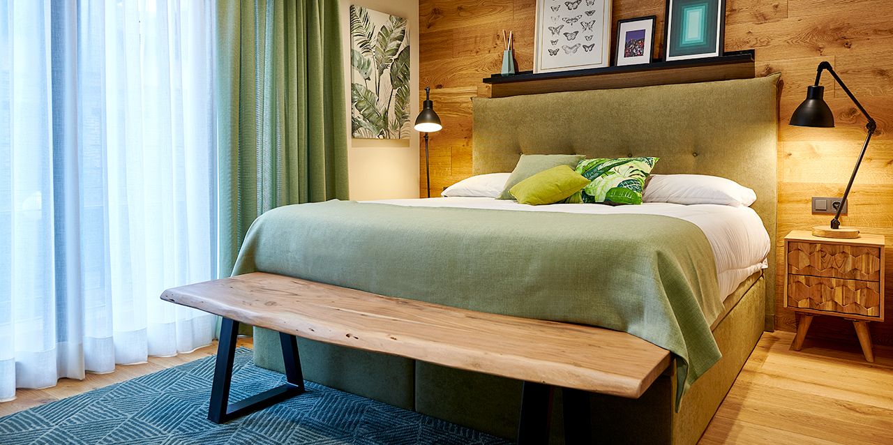colchón con banco de madera