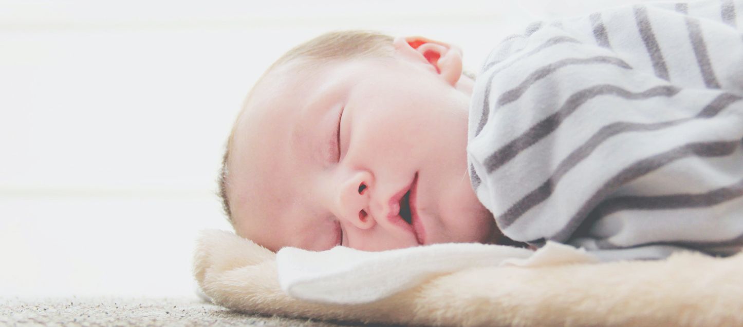 Consejos para dormir a un bebé en los meses de verano