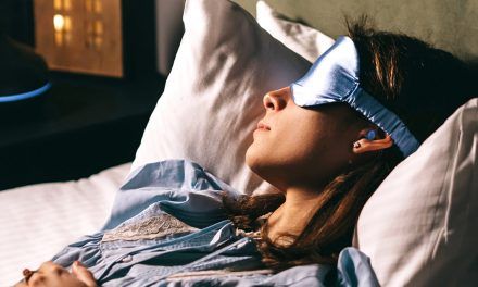Pros y contras de dormir con tapones para los oídos