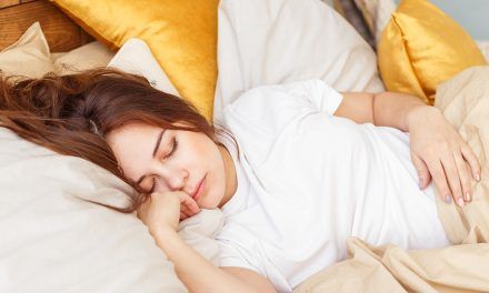 ¿Es bueno dormir con varias almohadas?