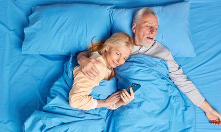 ¿Cuáles son los riesgos de que las personas mayores duerman poco?