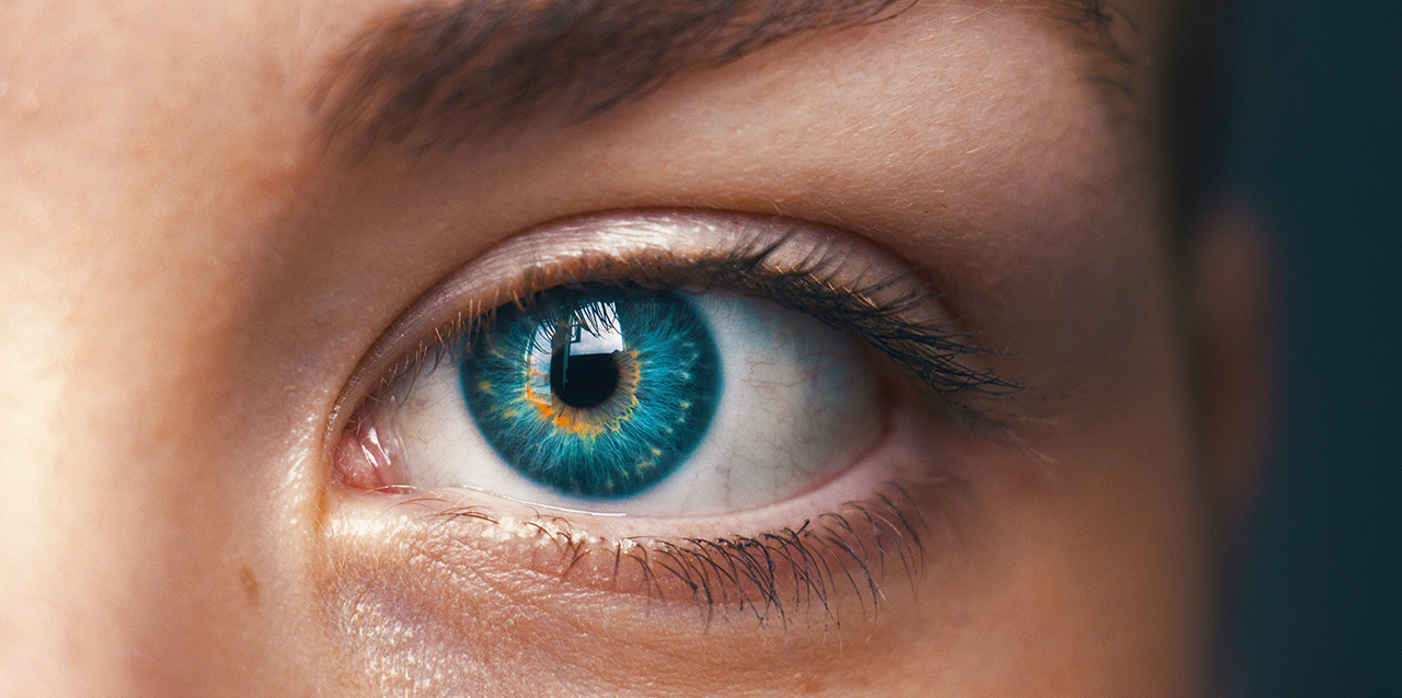 olho azul de mulher