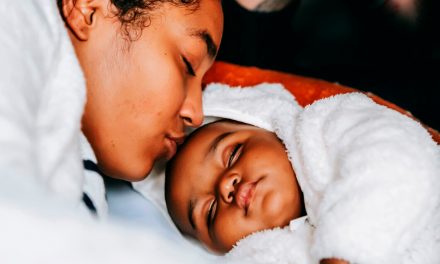 Benefícios de beijar os nossos filhos antes de dormir